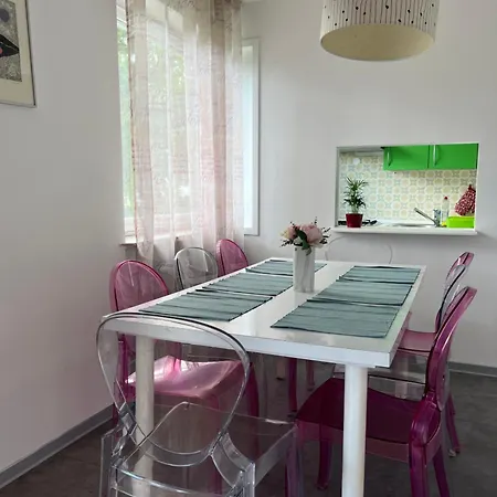 - Free Parking Apartment *